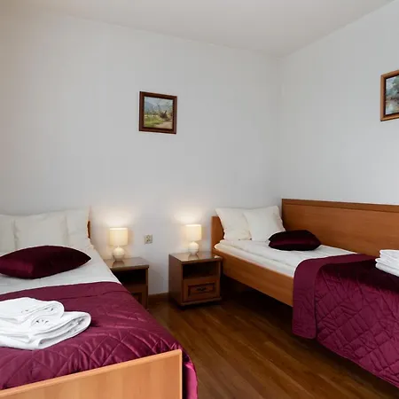 I Wzgorze Jerrego I Z Widokiem Na Gory Szczyrk