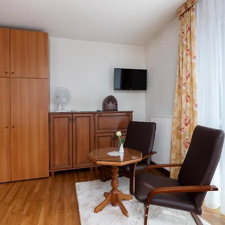 I Wzgorze Jerrego I Z Widokiem Na Gory Szczyrk