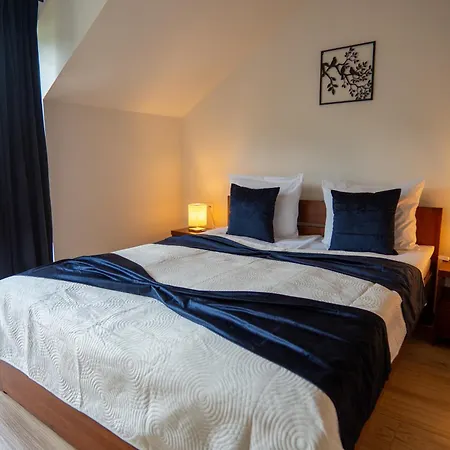 I Wzgorze Jerrego I Z Widokiem Na Gory Szczyrk