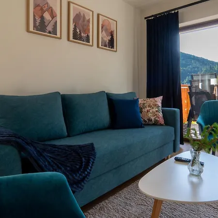 I Wzgorze Jerrego I Z Widokiem Na Gory Szczyrk