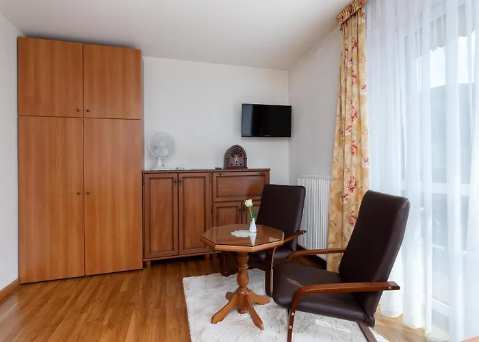 I Wzgorze Jerrego I Z Widokiem Na Gory Szczyrk